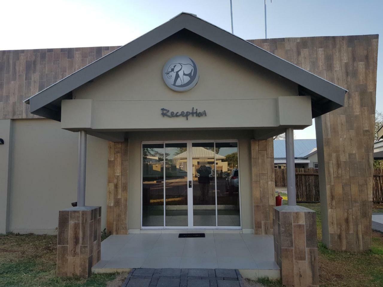 Tlou Safari Lodge Kasane Exterior foto